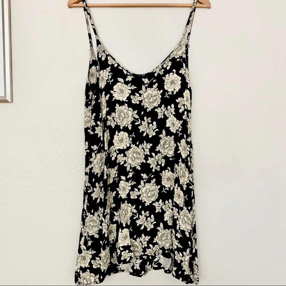 Brandy Melville Summer Dress (Size OS)